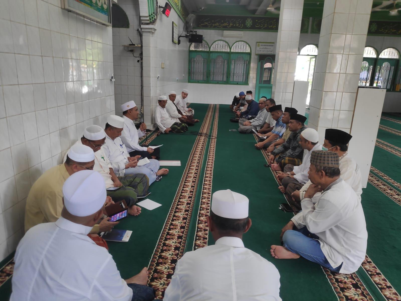 Rapat Kelompok Kerja Haul Habib Sayid Idrus bin Salim Al-Jufri (SIS Aljufri), di Masjid Alkhairaat, Ahad (26/4). Foto: MAL/Ikram
